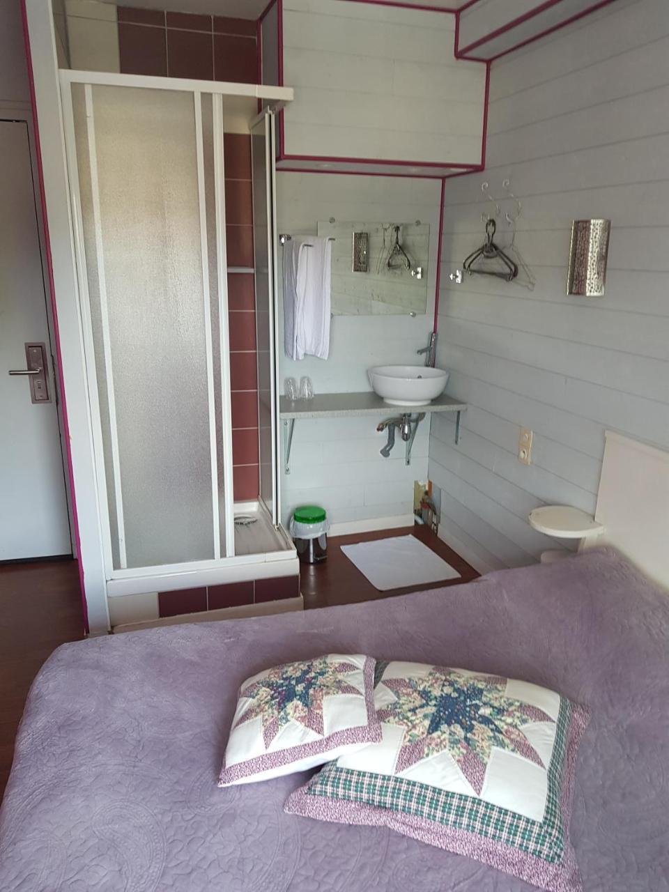 Hotel Des Voyageurs Mayenne Buitenkant foto
